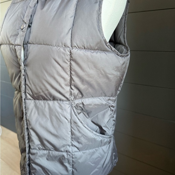 Lands' End Women's Gray/Charcoal Snap front Quilted Puffer Vest Size Small - Picture 3 of 7